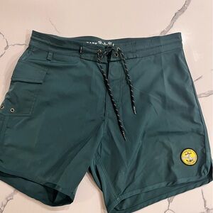 Men’s dark seas board shorts sz 32